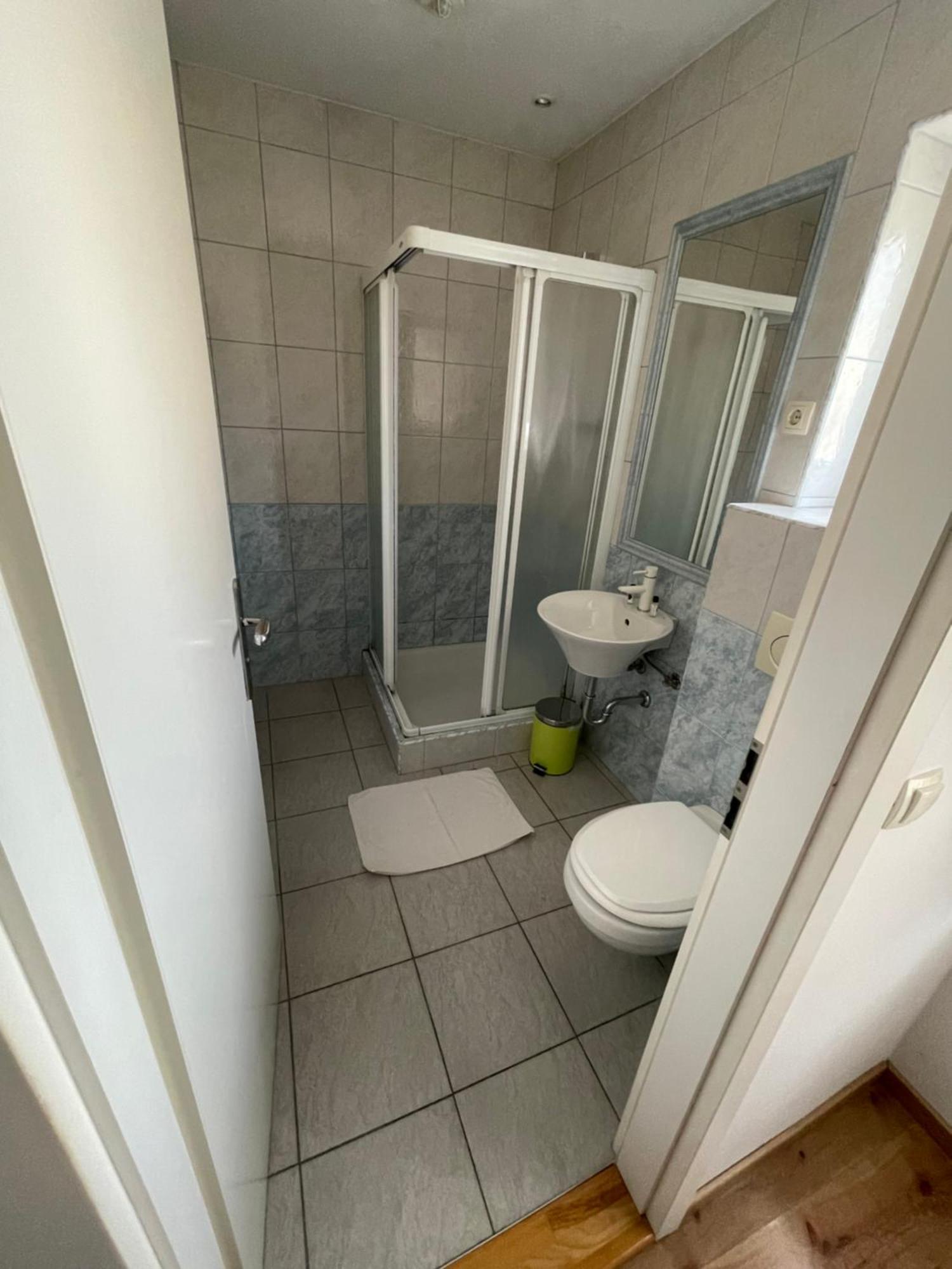 מדבודה Guesthouse Stremljan Ljubljana מראה חיצוני תמונה
