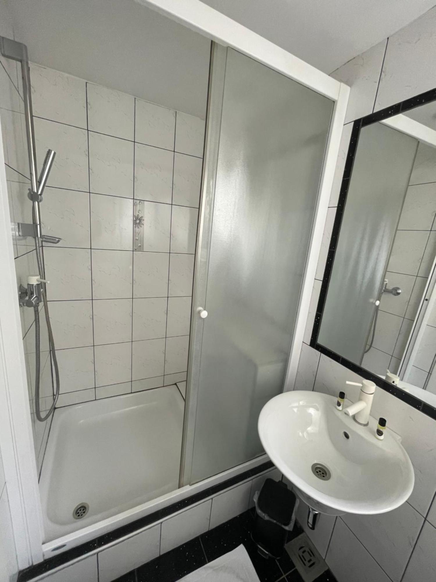 מדבודה Guesthouse Stremljan Ljubljana מראה חיצוני תמונה